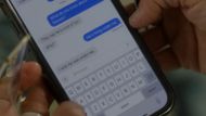 iMessage exchange between Carrie and Samantha. (Image Via. JioHotstar)